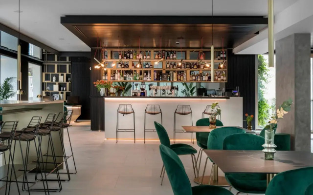 We Me Suite Hotel