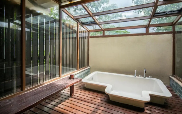Yalong Bay Villas & Spa