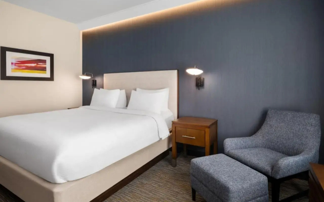 Courtyard by Marriott Seattle SeaTac Airport