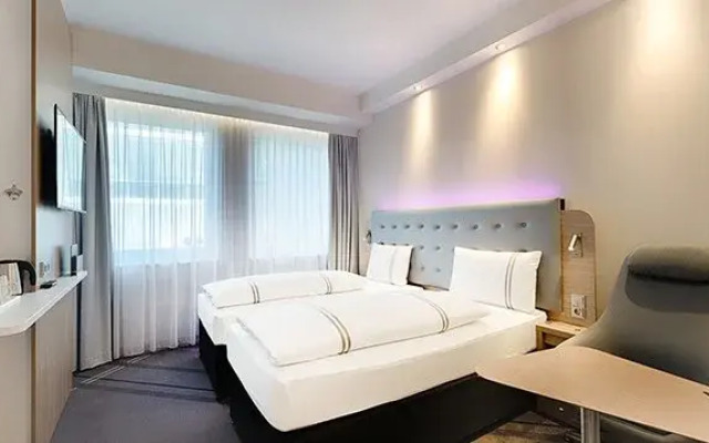 Premier Inn Frankfurt Westend Hotel