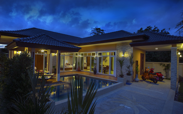 Rawai Private Villas - Pool and Garden
