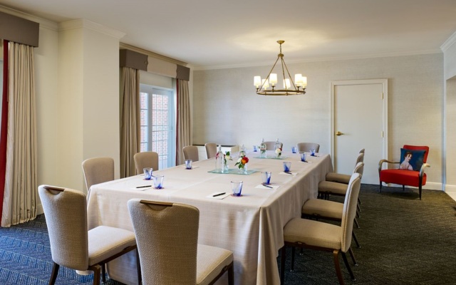 The Alexandrian Old Town Alexandria, Autograph Collection