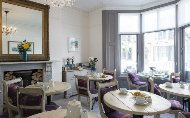 Brighton Marina House Hotel - B&B