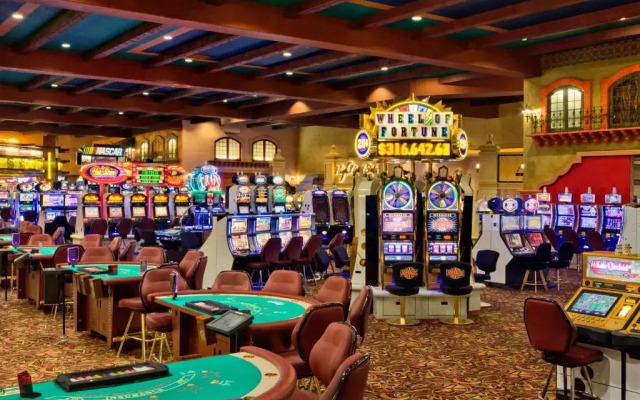 Harrah's Laughlin Beach Resort & Casino