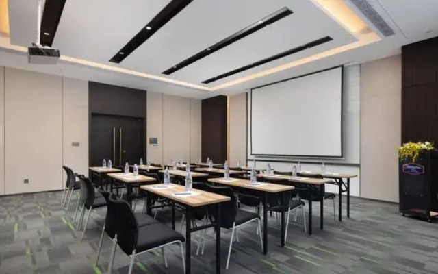 Hampton by Hilton Ningde Lithium Electricity Town