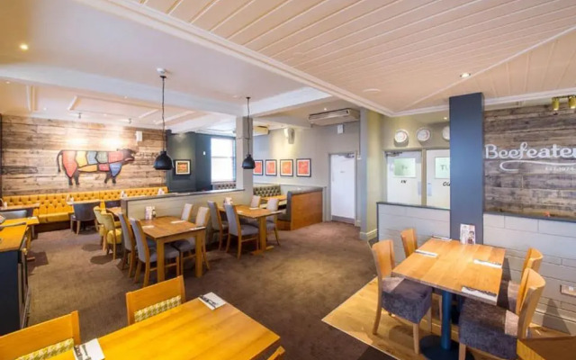 Premier Inn Manchester Salford Quays