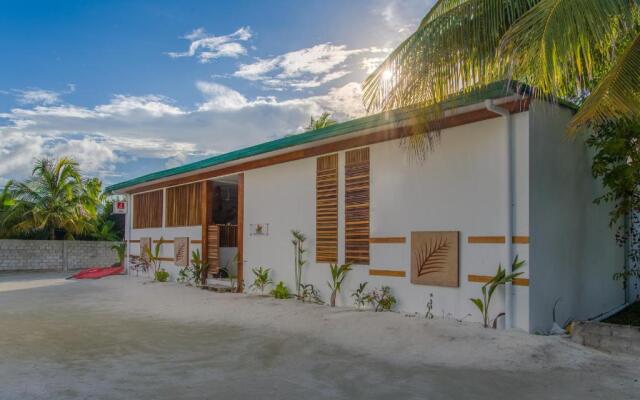 Dhiffushi White Sand Beach Hotel