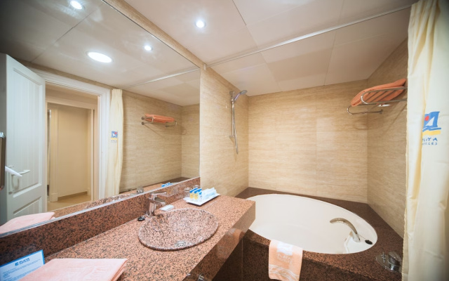 Playavera Hotel - Naturist Friendly