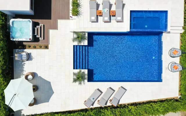 Villa Pino with Jacuzzi
