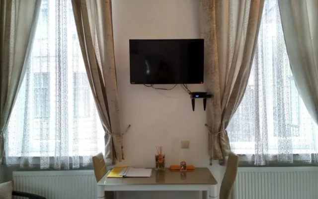 Happy Holiday Lux Apartments