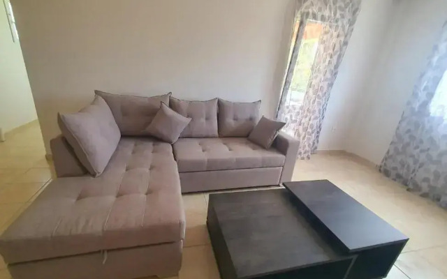 Bella De Lux Apts