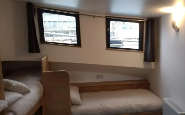 Kyle Blue Bristol - Luxury Hostel Boat