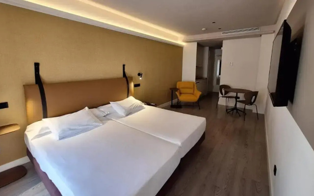 Suites Viena Plaza De Espana Hotel
