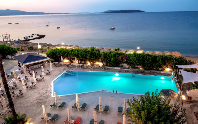 The Grove Seaside Hotel