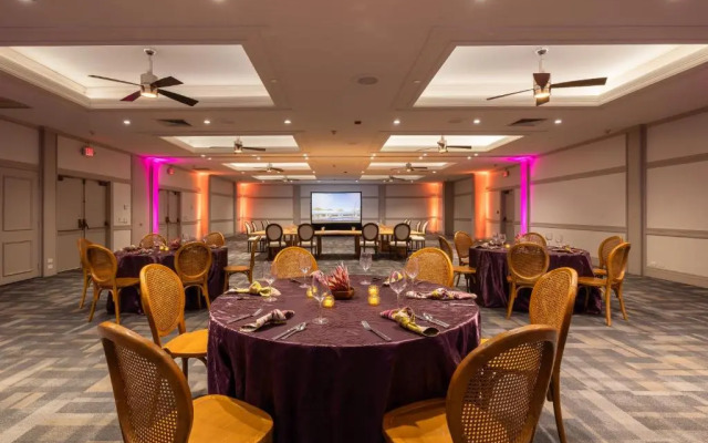 Royal Lahaina Resort & Bungalows