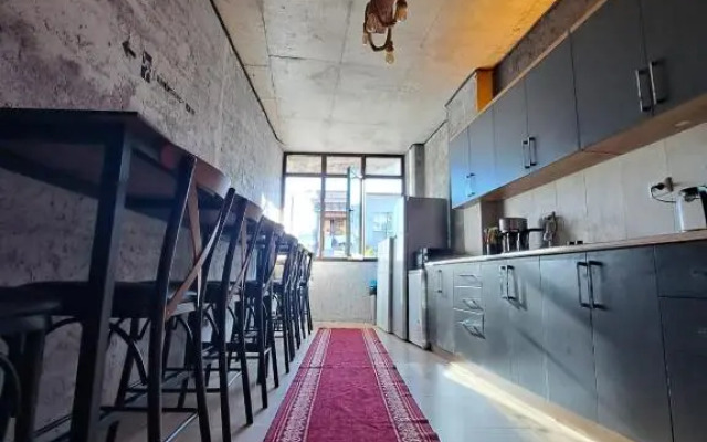 Karvi Hostel & Suites