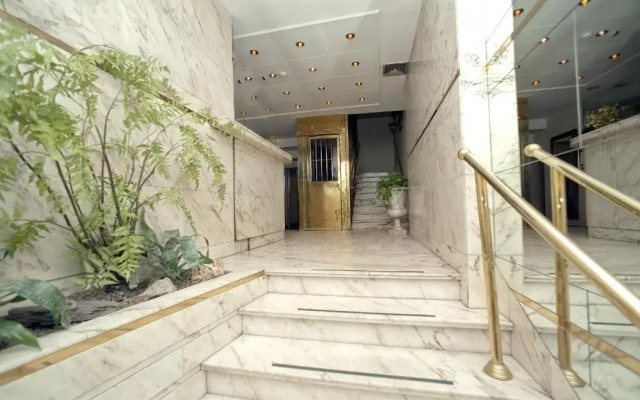 Hotel Tritone