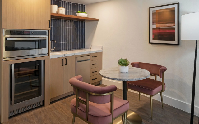 Burton House, Beverly Hills, A Tribute Portfolio Hotel