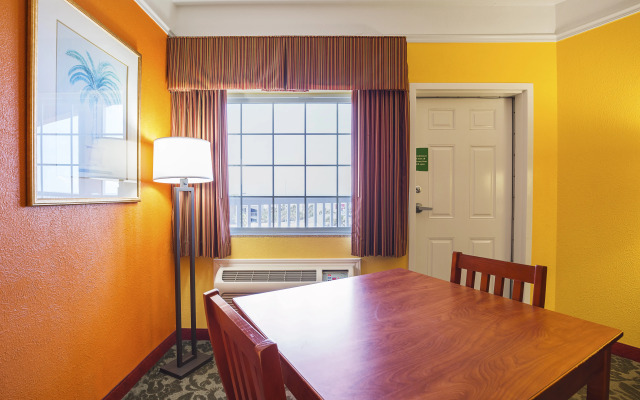 Quality Inn & Suites Galveston - Beachfront