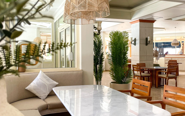 The Breakers Diving & Surfing Lodge