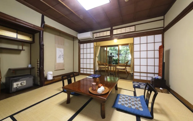 Open-Air Bath (No Shower) Small Japanese-Style room 사진 1