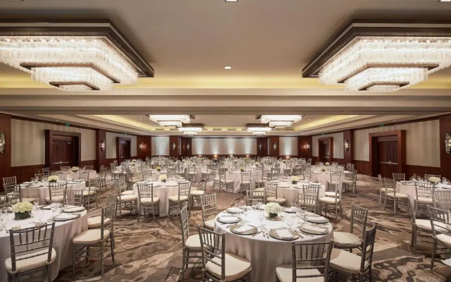 The Highland Dallas, Curio Collection by Hilton