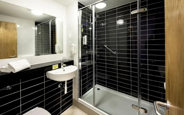 Holiday Inn Express Manchester Airport by IHG
