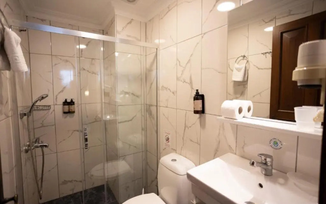 Tashkonak Studio Suites