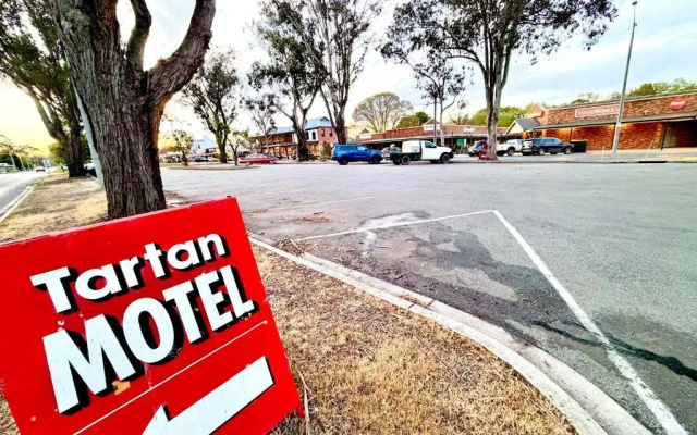 Tartan Motel,Yea