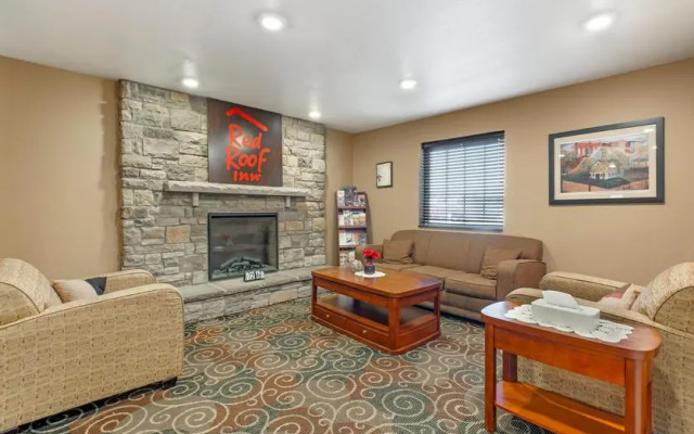 Red Roof Inn Charlestown