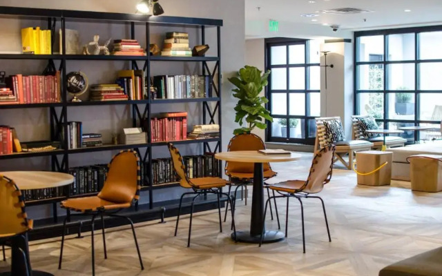 Freepoint Cambridge, Tapestry Collection By Hilton