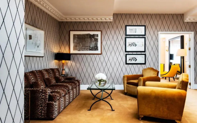 Hôtel de Berri Champs-Élysées, a Luxury Collection Hotel