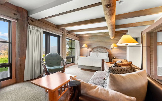 Sun Mountain Lodge