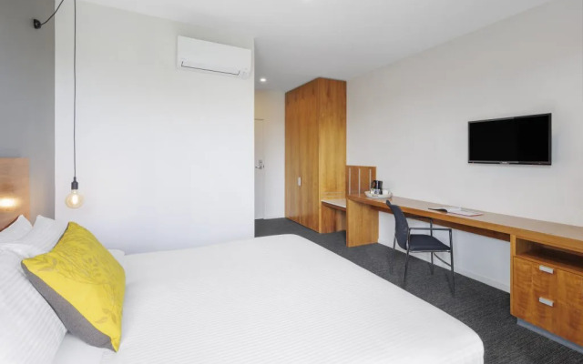 Cosmopolitan Hotel and Apartments