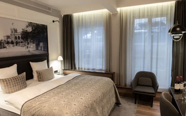Ascot Hotel & Apartments