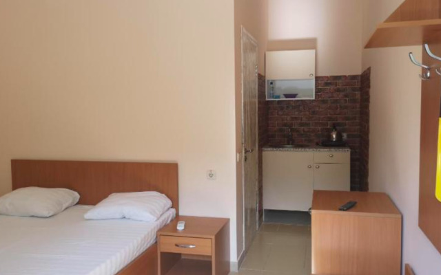 Apart-Hotel "Family House"
