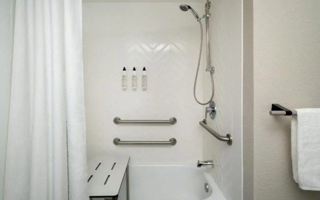 Delta Hotel by Marriott Jacksonville Deerwood