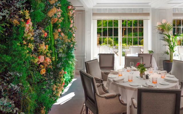 Отель Shangri-La Paris