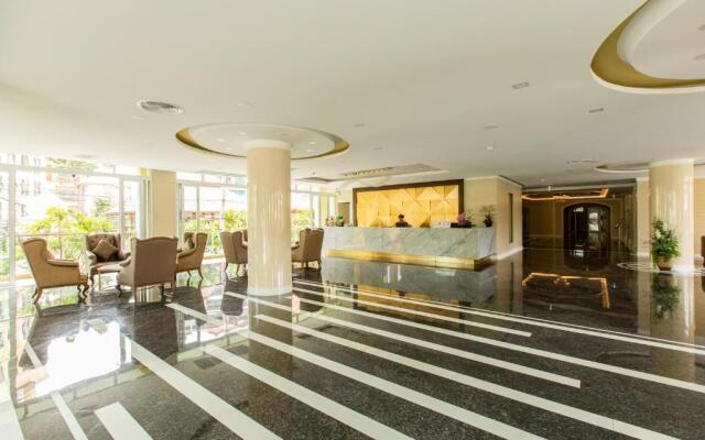 Crystal Palace Luxury Hotel