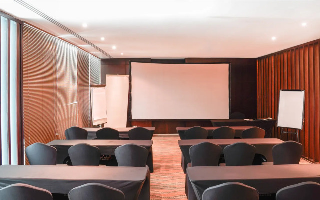 Rixos The Palm Hotel & Suites