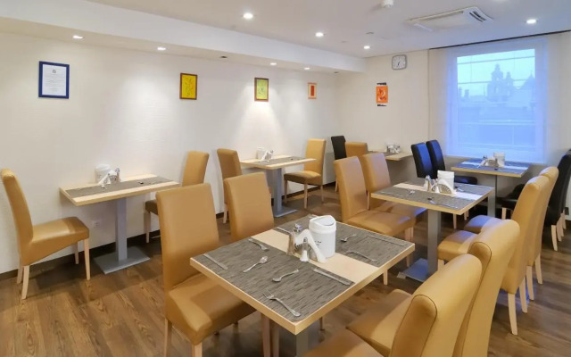 Promenade City Hotel