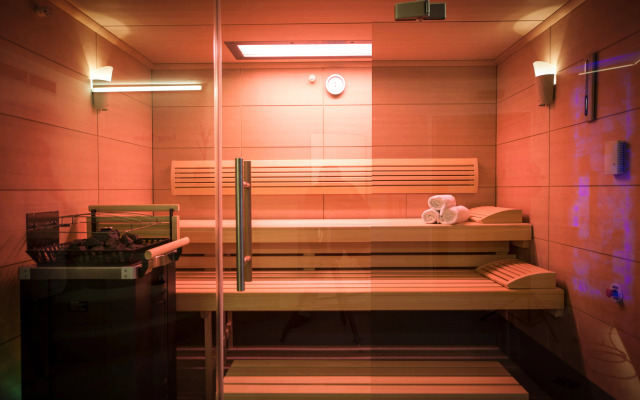 Crystls Aparthotel