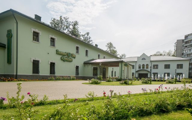 Гостиный двор Зуевский 