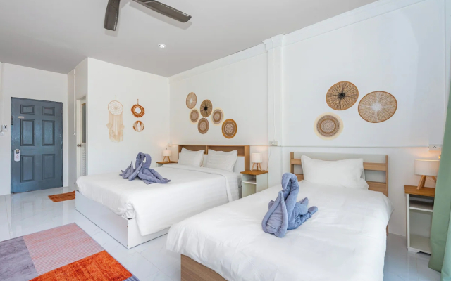 Kata Hill Sea View Hotel