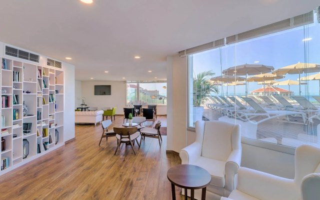 H10 Las Palmeras Hotel