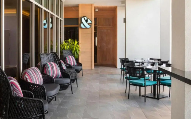 Отель Renaissance Daytona Beach Oceanfront