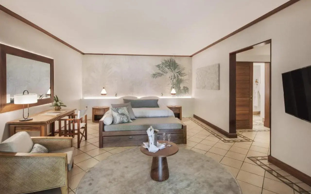 Paradis Beachcomber Golf Resort & Spa