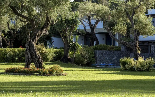 Kontokali Bay Resort & Spa