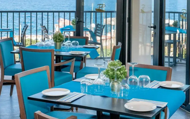 Islet Seafront Apartment Corner Terrace