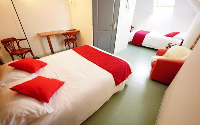 Logis Hôtel Le Relais Des Remparts